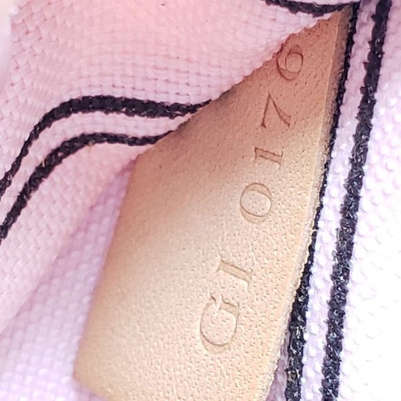 Louis Vuitton Neverfull MM Monogram Tote Bag - Picture 13 of 15